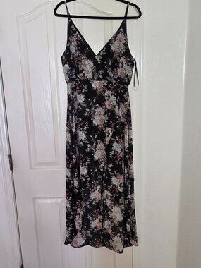 NWT Womens Essue Black floral High Low V-Neck Surplice Maxi Dress SZ L